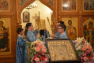 Епископ Максим отслужил всенощное бдение в Елецком Знаменском монастыре в канун престольного праздника обители