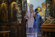 Митрополит Алексий отслужил Литургию в Свято-Успенском монастыре Новомосковска