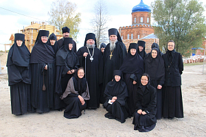 В женской монашеской общине в честь св. равноап. первомчц. Феклы ﻿с. Сенино Козельского района отметили престольный праздник