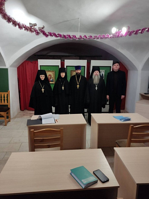 В Спасо-Бородинском монастыре прошел круглый стол «Древние монашеские традиции в условиях современности» регионального этапа XXX Рождественских чтений