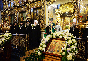 Патриарх Кирилл отслужил молебен в Донском монастыре у мощей свт. Тихона