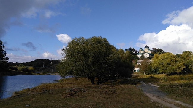 В честь иконы Божией Матери «Утоли мои печали»  ставропигиальный женский монастырь Киевской епархии 