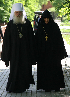 Председатель Синодального отдела по монастырям и монашеству передал игумении Сергии (Щербаковой) Патриаршее поздравление с 10-летием настоятельских трудов в Казанской Амвросиевской ставропигиальной пустыни