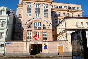 Добровольцы Марфо-Мариинской обители милосердия оказывают помощь детям Донбасса в клинике Рошаля