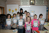 Настоятельница Рождество-Богородицкого монастыря Бреста вручила награды воспитанникам воскресной школы за участие в конкурсе рисунков «Красота Божьего мира»