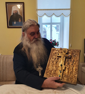 В Крестовоздвиженском женском монастыре Нижнего Новгорода обретена старинная икона «Крест с предстоящими»
