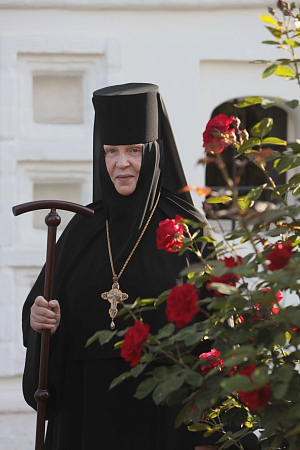 «Женское монашество и всегда, и сегодня следует за мироносицами…»