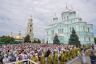 В день памяти преподобного Серафима Саровского в Свято-Троицком Серафимо-Дивеевском монастыре совершена праздничная Литургия