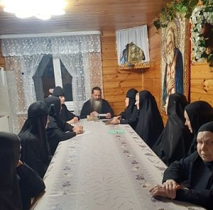 В рамках работы Патриаршей программы изучения Библии монашествующие Сарапульской епархии приступили к изучению Священного Писания