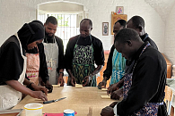 Мастер-класс по выпечке просфор для священнослужителей Патриаршего экзархата Африки провели в Богородице-Рождественском монастыре Москвы