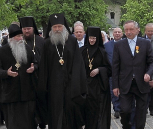 В день престольного праздника Троице-Сергиевой лавры архиепископ Феогност поздравил полпреда Президента РФ в ЦФО А.Д. Беглова с 60-летием