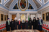 Святейший Патриарх Кирилл вручил награды архиереям и духовенству, отмечающим памятные даты