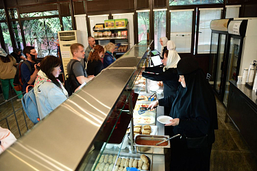 В трапезной для прихожан