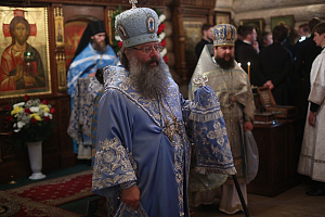 Митрополит Кирилл возглавил Литургию в монастыре на Ганиной Яме