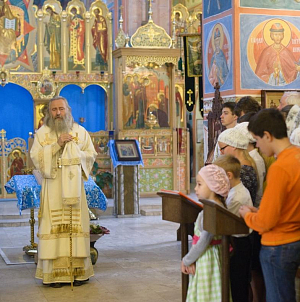 Архиепископ Феогност освятил придел храма на подворье Троице-Сергиевой лавры и отслужил в нем Литургию