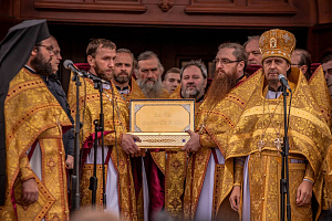 В Голосеевский Покровский монастырь г. Киева переданы икона и башмачок свт. Спиридона Тримифунтского