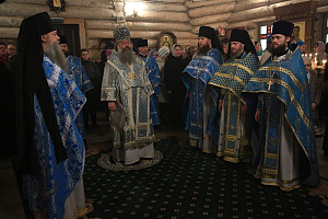 Митрополит Кирилл отслужил Литургию в монастыре на Ганиной Яме