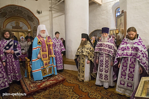 Митрополит Евсевий возглавил праздничное богослужение на подворье Савво-Крыпецкого монастыря в г. Пскове