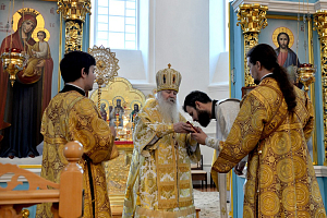 Митрополит Никон совершил Литургию в Задонском Богородице-Тихоновском монастыре Липецкой митрополии