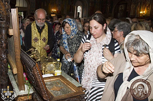 Из Русского на Афоне Свято-Пантелеимонова монастыря в Болгарию принесена глава вмч. Пантелеимона