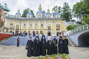 Митрополит Евсевий совершил вечернее богослужение в Свято-Успенском Псково-Печерском монастыре
