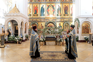 В Зачатьевском монастыре состоялось Всенощное бдение  с чином Погребения Плащаницы