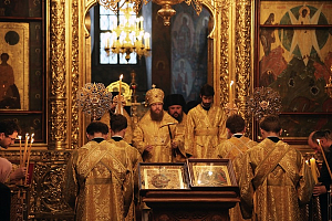 Епископ Воскресенский Савва совершил Всенощное бдение в Новоспасском монастыре накануне дня Всех святых, в земле Российской просиявших