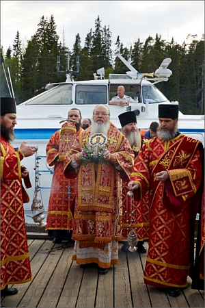 В Валаамский монастырь доставлен ковчег с частицей мощей свт. Николая