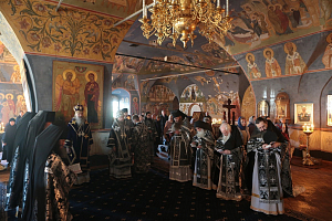 Архиепископ Сергиево-Посадский Феогност и епископ Воскресенский Савва  совершили Литургию Преждеосвященных Даров в Новоспасском монастыре