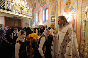 Архиепископ Сергиево-Посадский Феогност совершил освящение первого в Москве храма в честь святых благоверных князей Петра и Февронии Муромских