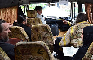 Духовенство Свято-Ольгинского женского монастыря  совершило крестный объезд г. Луганска