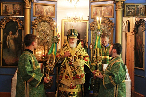 Митрополит Виктор возглавил Литургию на подворье Ниловой пустыни в г. Твери