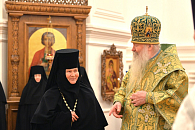Митрополит Никон отслужил Литургию в Задонском Богородице-Тихоновском (Тюнином) монастыре и вручил медаль его настоятельнице