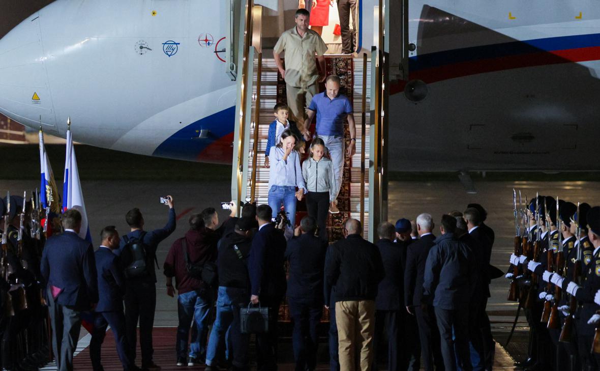 Возвращение освобожденных в результате обмена россиян (Гавриил Григоров / ТАСС)