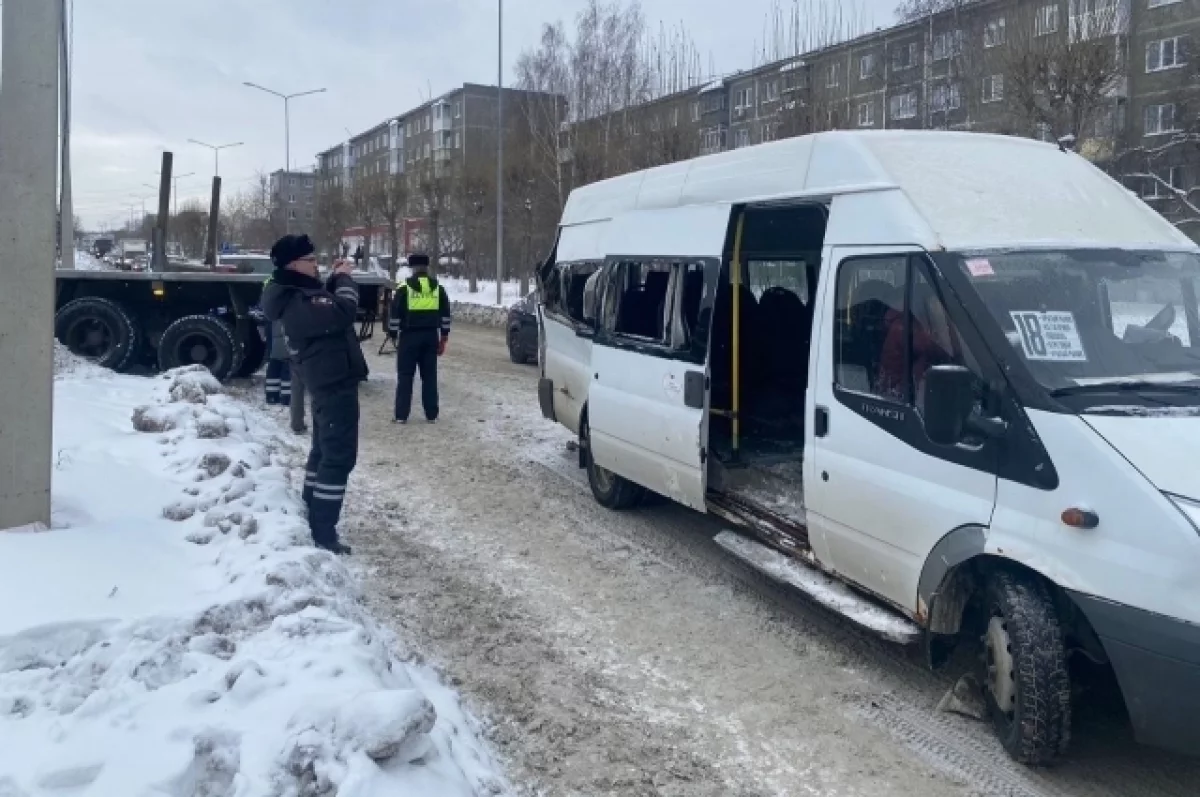 На Урале произошло столкновение грузовика с пассажирским автобусом a733691e-143d-4a56-a238-aa6ce040451d-67c1b25f