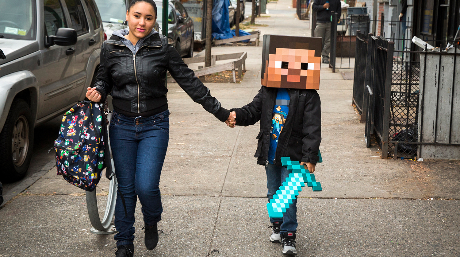 Создатель Minecraft анонсировал новый масштабный проект и поделился личным A woman walks her child to school as he is dressed as a character from Minecraft in New York