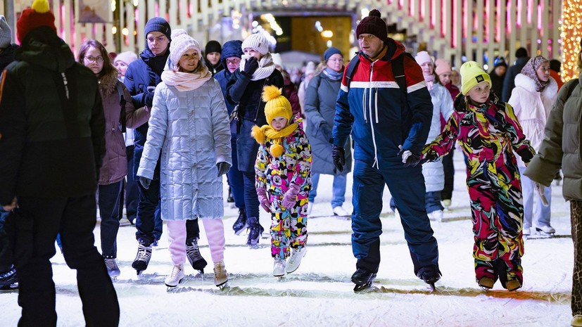 Народные гуляния проходят на ВДНХ в рамках проекта «Зима в Москве»