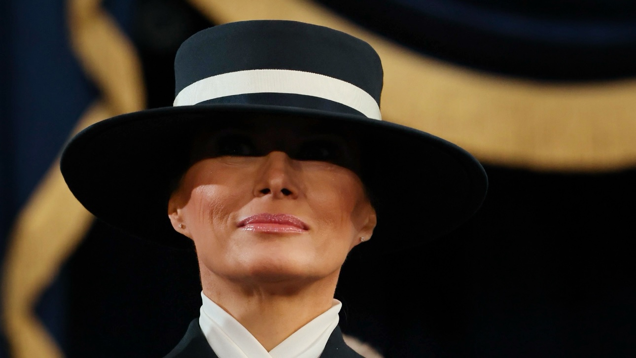 Революционный дизайн шляпы Меланьи Трамп несет глубокий смысл Screenshot