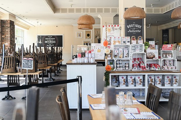 Российский тревел-блогер раскрыл детали зарплат официантов в Канаде 2a17bb4e-f499-4ef6-a426-9c1230a413e2-680767fd