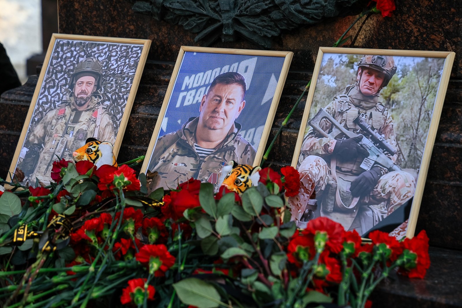 Приморье отдает дань памяти Сергею Ефремову и его боевым соратникам 3f27af56-2cf3-4564-a994-13e7fcb0f2c2-67f566f9