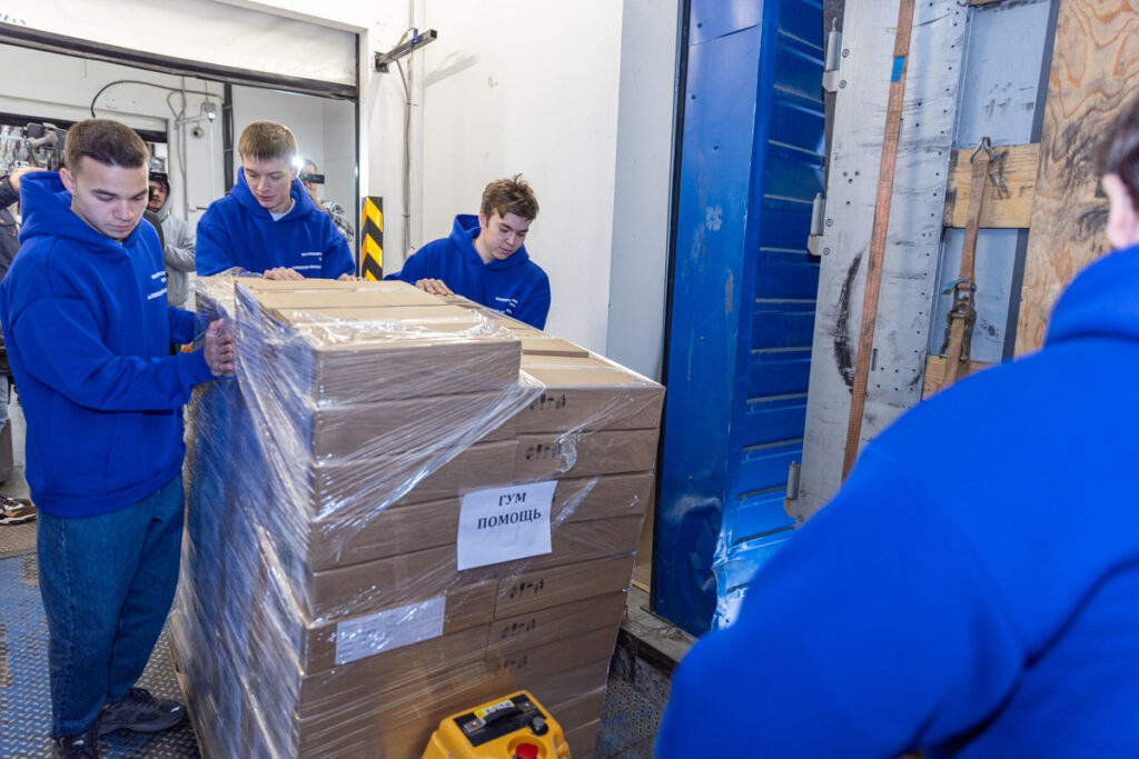 Добровольцы и их наставник Алексей Вихарев: шаги к будущему