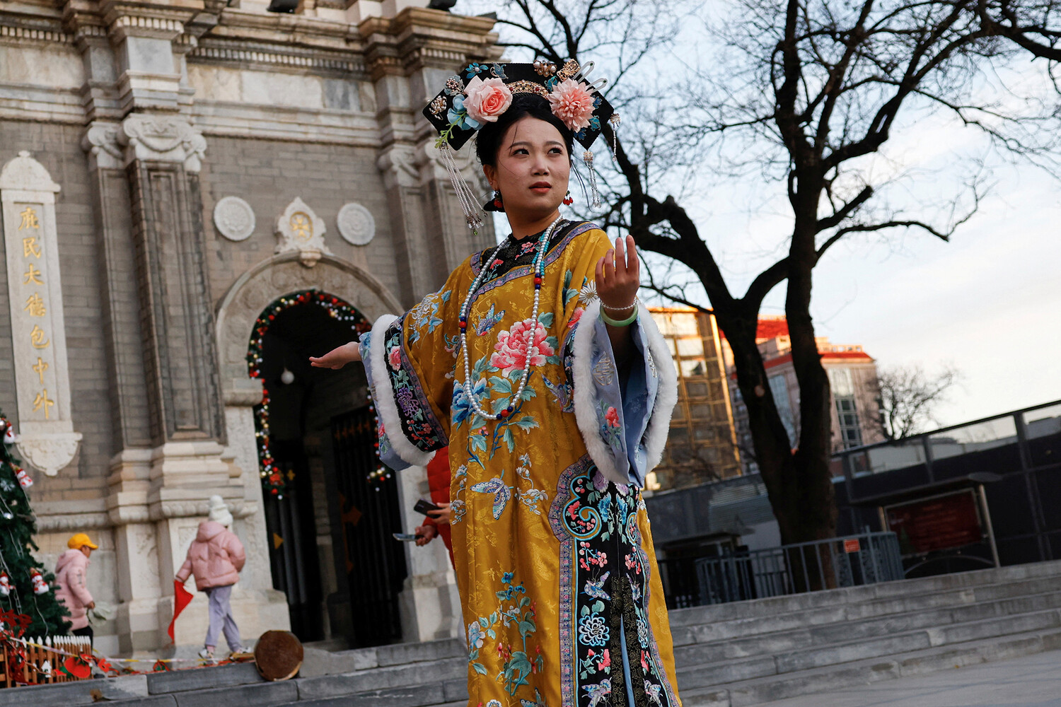 Торжественное открытие памятника великому писателю Чингизу Айтматову в Пекине c578c876-5889-4e6a-9556-f15813177d56-67f8bfd8