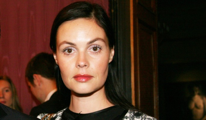 Креативная фотосессия Екатерины Андреевой с эффектными масками f0949f4d-b2ec-4847-be56-a7394486d7a9-67f2cbfa