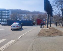 Безопасность на дорогах Приморья — инцидент с Freightliner в Находке завершился благополучно bezopasnost na dorogah primorya inczident s v nahodke zavershilsya blagopoluchno-t-nw-ru-174283007800-0