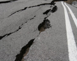 Джесс Феникс о силе землетрясения в Мьянме и помощи от РФ и Бангкока RoadCollapsesWithHugeCracksEarthquakeInternationalRoadCollapsedDown