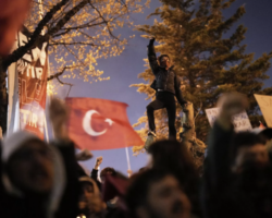 Экрем Имамоглу набирает рекордные 14,8 млн голосов на праймериз в Стамбуле и Турции ekrem imamoglu nabiraet rekordnye 148 mln golosov na prajmeriz v stambule i turczii-t-nw-ru-174276031500-0