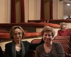 Ирина Купченко и Елена Этуш делятся радостью в театре Вахтангова irina kupchenko i elena etush delyatsya radostyu v teatre vahtangova-t-nw-ru-174216755900-0