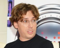 Максим Галкин окончательно закрепляется в Израиле пока Россия ждет ответа о возвращении maksim galkin okonchatelno zakreplyaetsya v izraile poka rossiya zhdet otveta o vozvrashhenii-t-nw-ru-174242448100-0