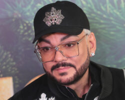 Мосгорсуд завершил спор Филиппа Киркорова и Любови Успенской в Москве Премьера новогодней комедии Елки 10 в кинотеатре Октябрь