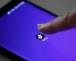 Сенаторы США предлагают гибкие сроки для ByteDance сохранить TikTok с участием американских инвесторов senatory ssha predlagayut gibkie sroki dlya sohranit s uchastiem amerikanskih investorov-t-nw-ru-174285138300-0